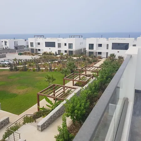 Stunning New Studio Apartment, Eco Wellness Resort, Heated Pool, Spa, Hot Tub